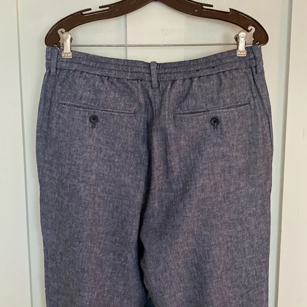 Banana Republic Mason Athletic tapered pants. Linen and cotton blend.